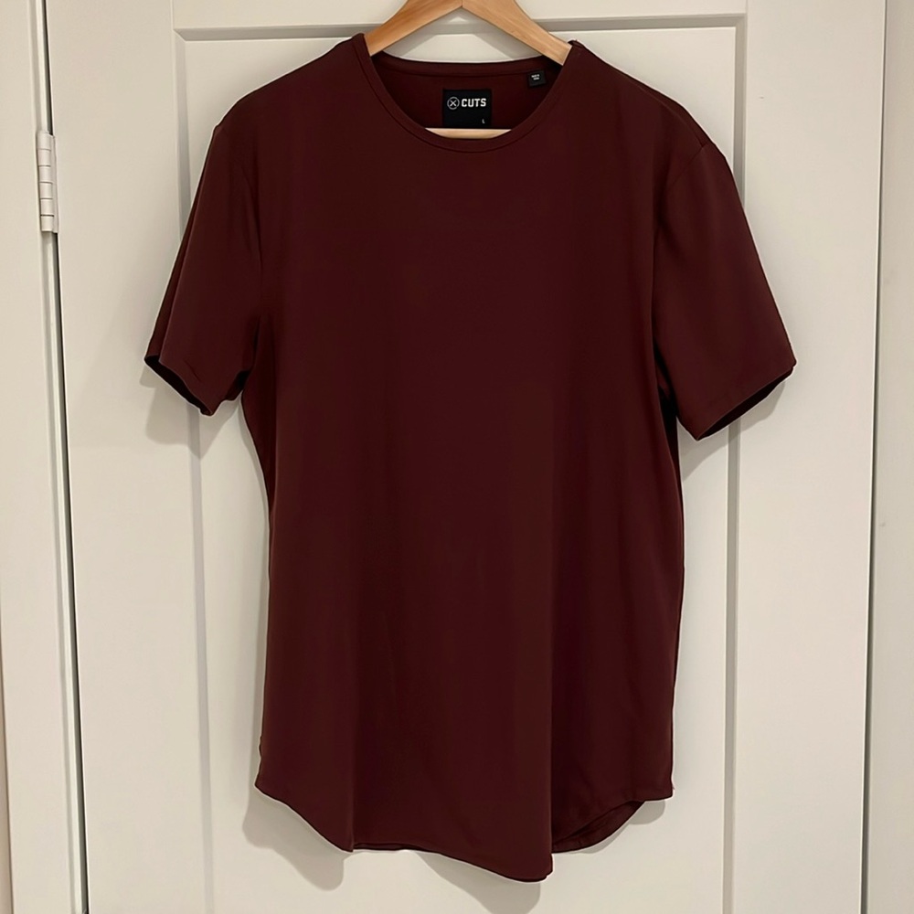 Cuts Clothing Elongated Tee T-shirt Size L in Maroon Red Color